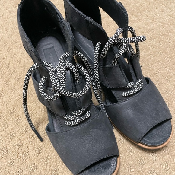 Sorel lace up wedge - Picture 5 of 5